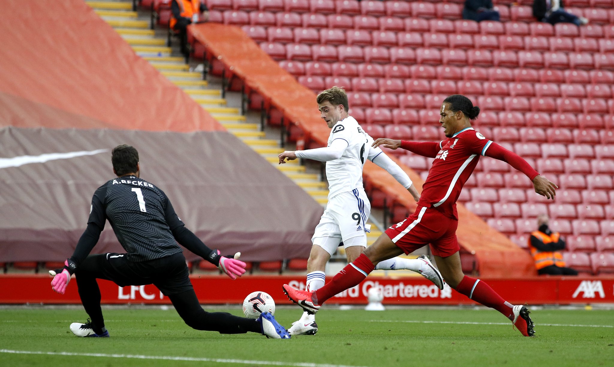 士的防线不 士的防线不